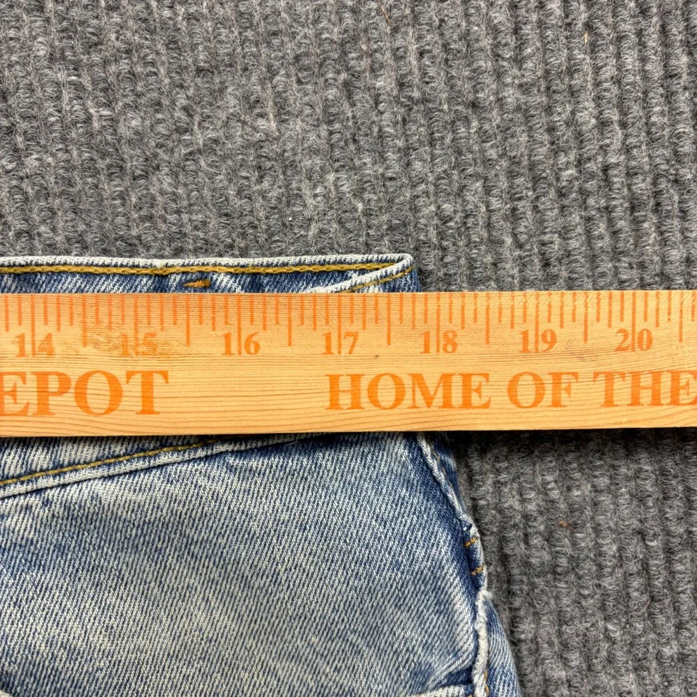 Vintage Levi's 550 Jeans Men's 38x34 Relaxed Fit Tapered Leg Light Wash 90s